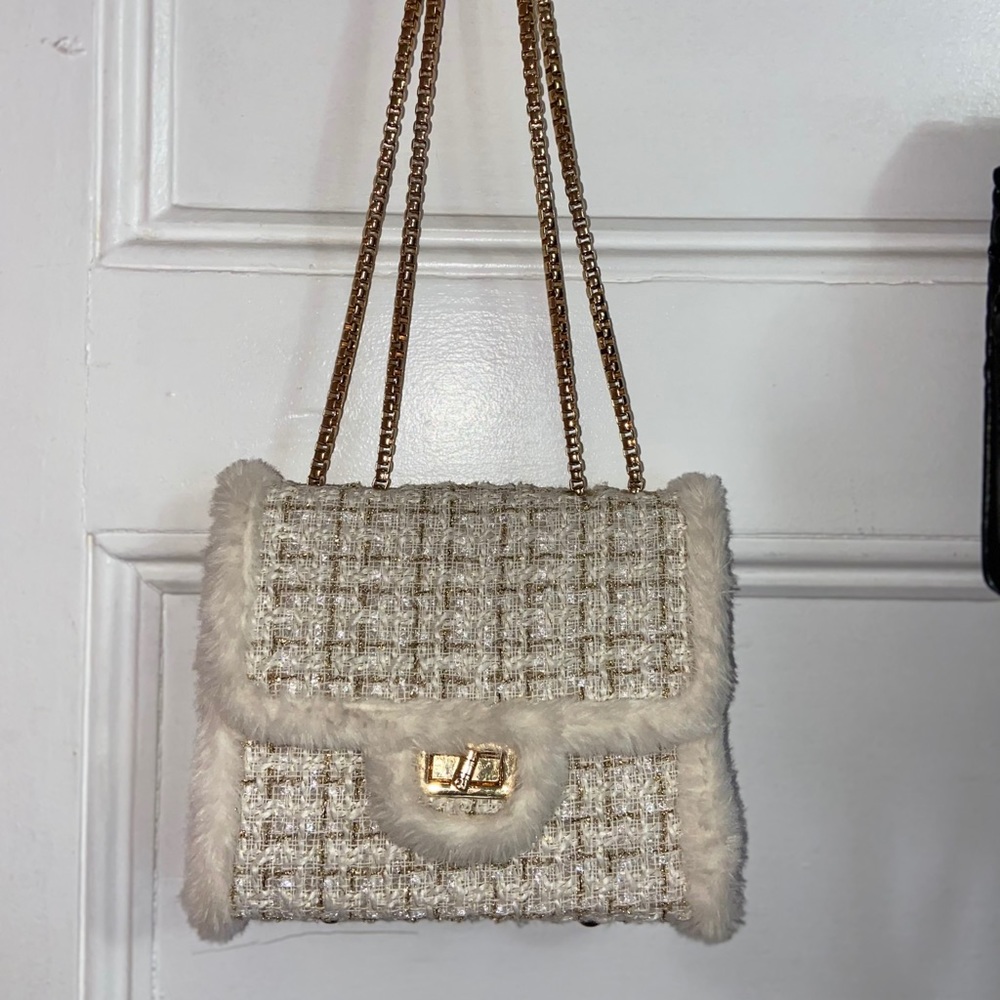 fur lined cute purse 🤍